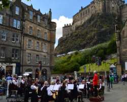 The popular Grassmarket of the town was an execution site where various murderers, thieves, and political prisoners were hanged.